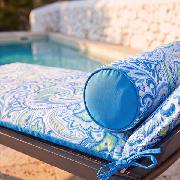 Traversin 45x18 motif Arabesque posé sur le matelas de transat