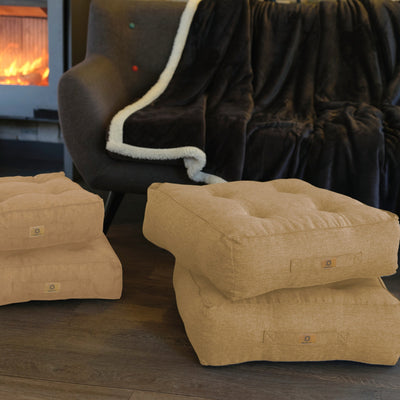 Deux poufs d'intérieur en lin beige, épais 18cm, pour salon ou espace détente, style élégant et confortable.