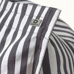 Détail tissu pouf gris foncé