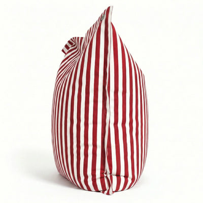 Détail tissu pouf rouge