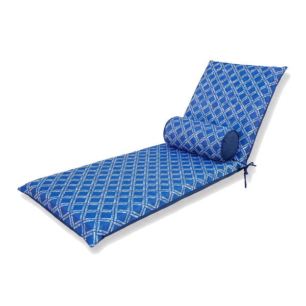 Matelas transat 195x60 motif Nautique Bleu avec son traversin, sur fond blanc