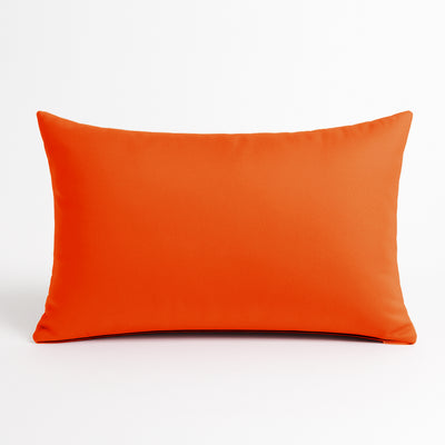 Deux coussins d'appoint décoratifs orange 60x35 cm, déhoussables, pour décoration de jardin, par Deco-arts.fr.