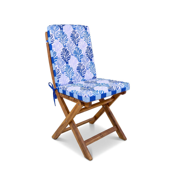 Hogerugkussen, Blauw bladpatroon, op een houten klapstoel