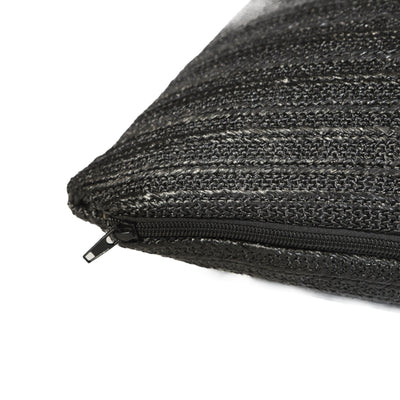 Housse de coussin déco en raphia bi-colore 30x50 cm, style bohème, avec motif naturel et tissage élégant.