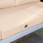 Ensemble de coussins de salon de jardin beige 60x60cm, déhoussables et anti-UV pour fauteuils et canapés.