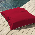 Pouf géant flottant rouge piment pour piscine, en forme de beanbag XXL avec billes, déhoussable et confortable.