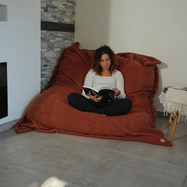 Pouf Intérieur XXL Housse Sherpa (Effet Mouton) Garnissage en flocon de mousse 190x155cm - Terracotta - Deco-arts.fr