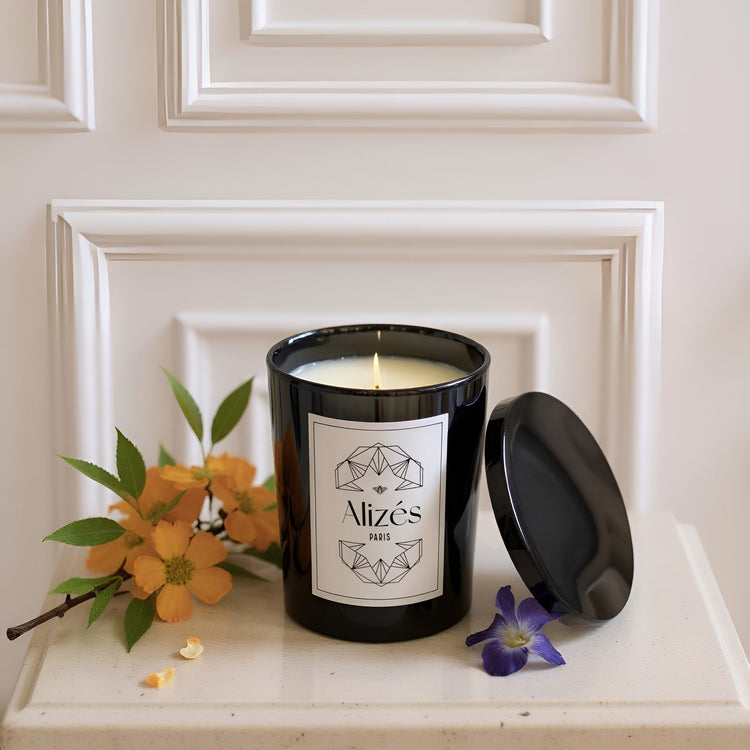 Bougie parfumée naturelle – Cire d’abeille 180g – Poker & Tabac - Deco-arts.fr