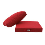 Détail tissu coussin rouge bordeaux