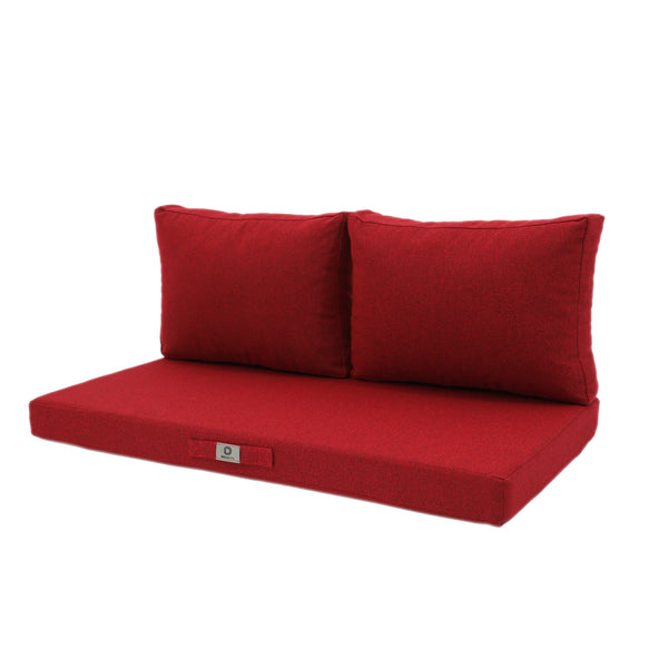 Coussin rouge bordeaux 100x50 cm en situation extérieure