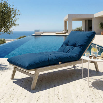 Matelas bain de soleil Decoartss bleu pétrole, épais 12cm, imperméable, pour chaise longue, vue de face sur le matelas.