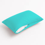 Deux coussins d'appoint décoratifs de 60x35 cm en tissu bleu Caraïbes, déhoussables pour décoration de jardin.