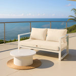 Ensemble de 3 coussins beige pour salon de jardin, déhoussables et anti-UV, pour fauteuils et canapés, 120x60 cm.