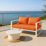 Ensemble de 3 coussins pour salon de jardin Deco-arts.fr orange, déhoussables et anti-UV, pour fauteuils et canapés.
