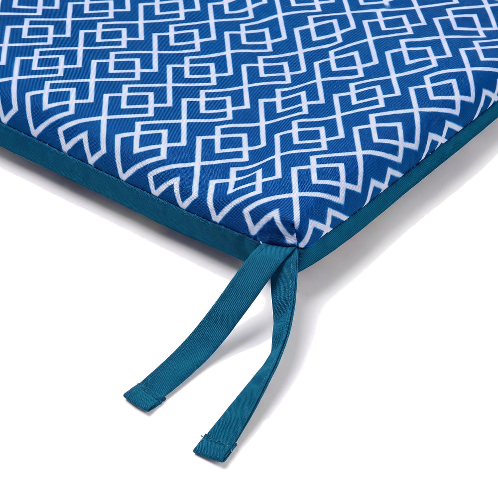 35x35 chair pad Green Geometric Pattern – close-up of the tie