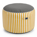 Pouf jaune  en situation extérieure