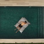 Housse de pouf flottant XXL 180x140 cm Gris Galet, pour piscine, en tissu déhoussable, de marque Deco-arts.fr.