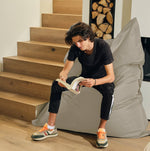 Pouf géant XXL 180x140 cm beige Deco-arts.fr, extérieur et intérieur, déhoussable et imperméable, mousse confortable.