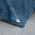 Pouf Intérieur XXL Housse Sherpa (Effet Mouton) Garnissage en flocon de mousse 190x155cm - Bleu petrole - Deco-arts.fr