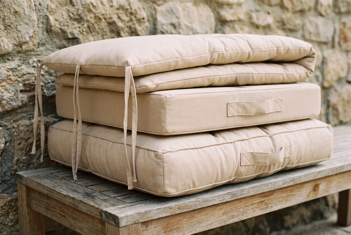 Quelle épaisseur et quel rembourrage choisir pour des coussins extérieurs confortables