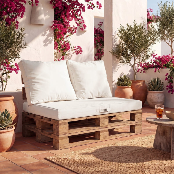 Conjunto de almofadas para palete com capa amovível 120x80 Branco-Sujo num sofá de paletes, terraço florido