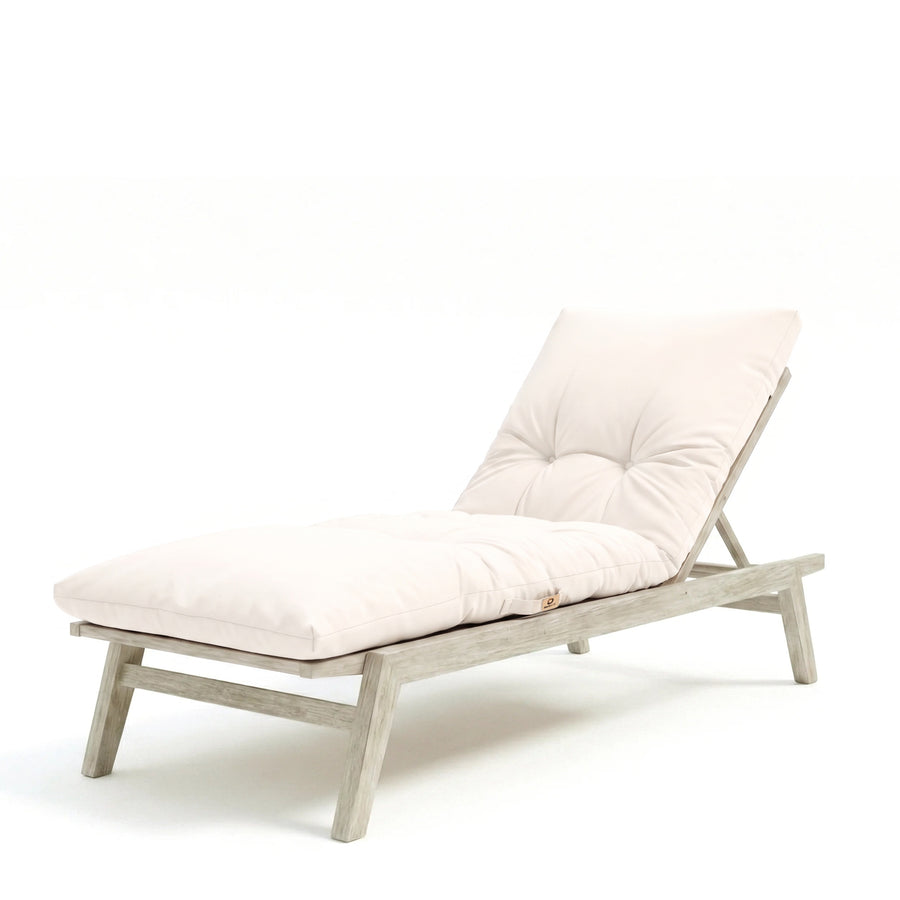 Ligbedkussen 185x60 in Gebroken Wit op een houten ligbed